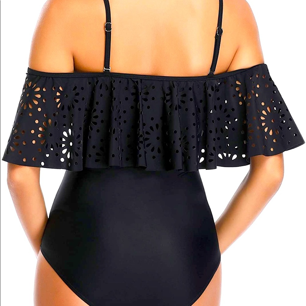 New bathing suit. Great for vacation. Never worn.